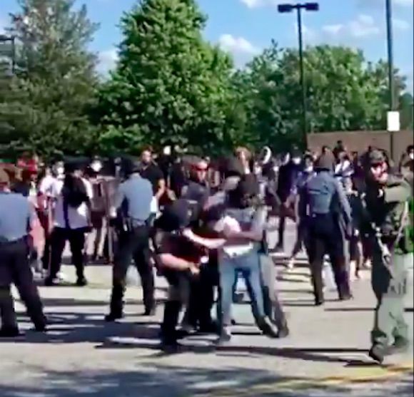 Protests at Sugarloaf Mills.jpg